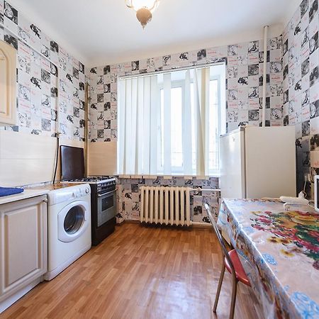 Квартира По Адресу Ул. Черняховского 12 Kiev Luaran gambar